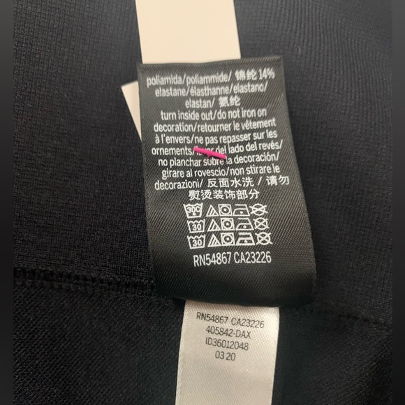 VS Seamless Shorts - Picture 5 of 6